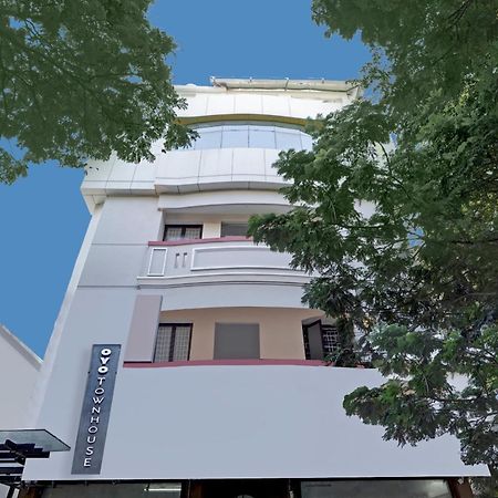 Super Townhouse G Silver Hotels Near Us Biometric Madras Buitenkant foto