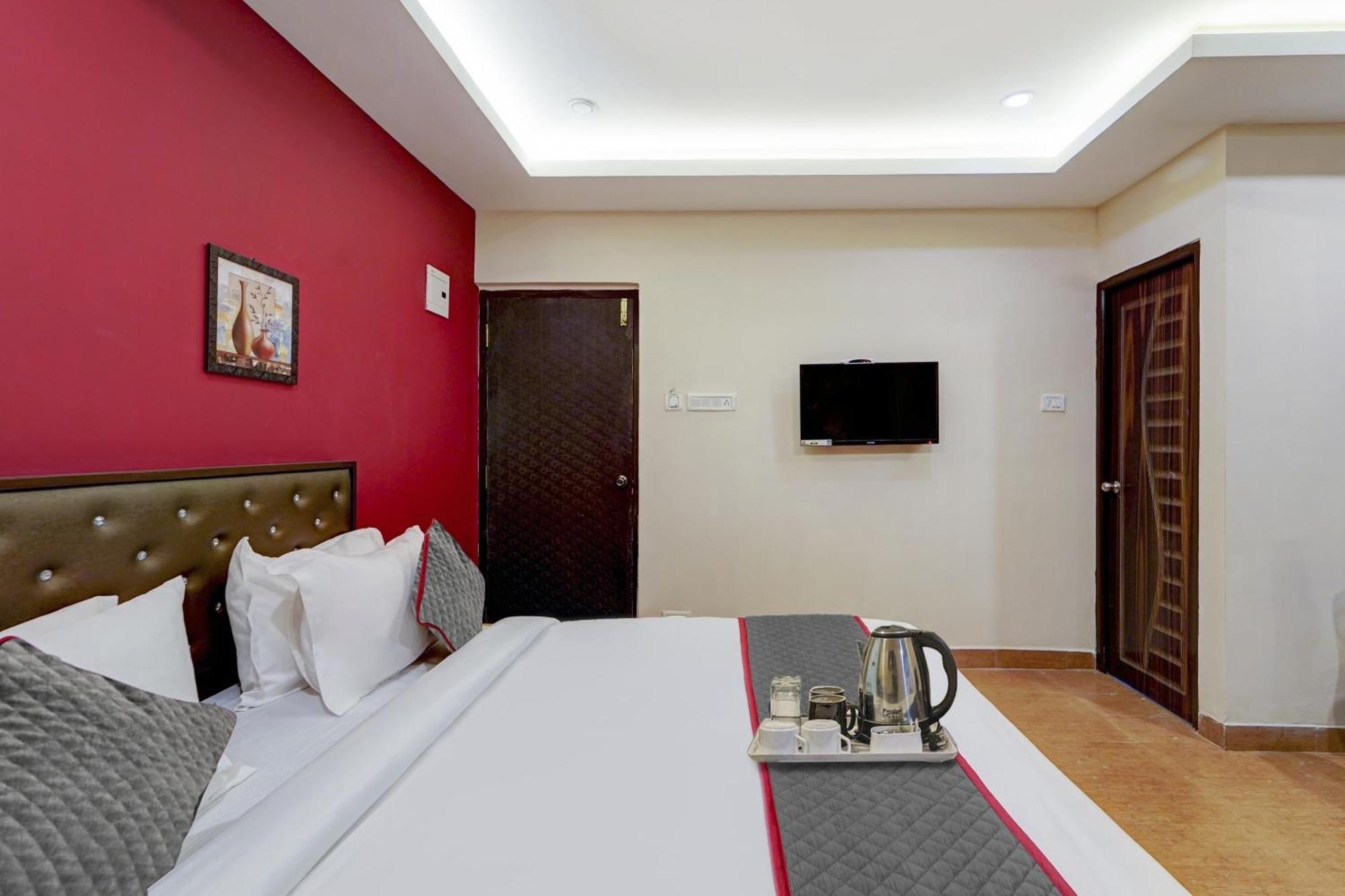 Super Townhouse G Silver Hotels Near Us Biometric Madras Buitenkant foto