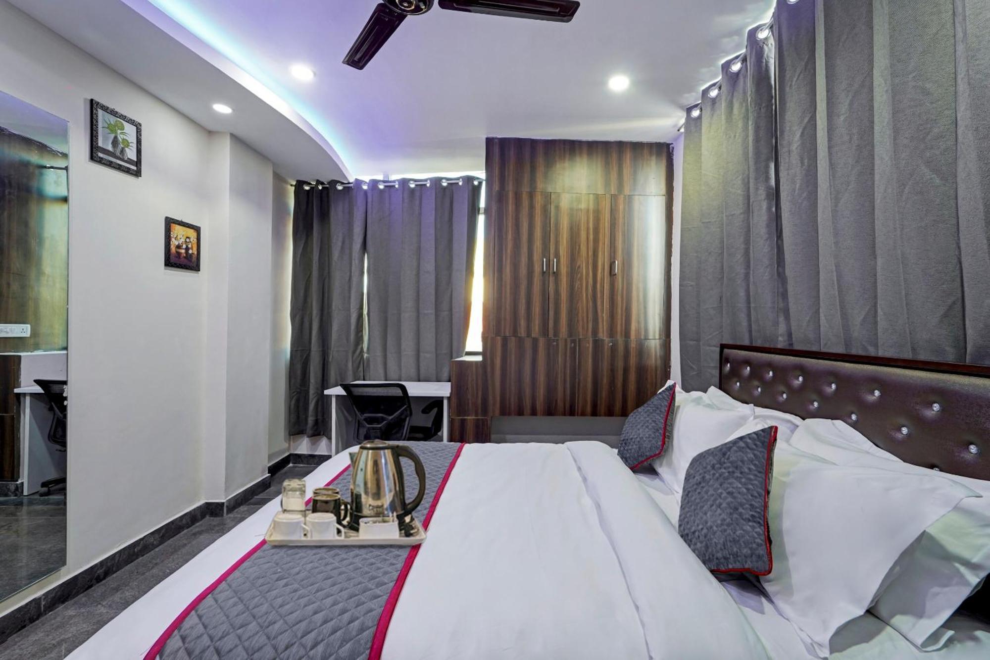Super Townhouse G Silver Hotels Near Us Biometric Madras Buitenkant foto