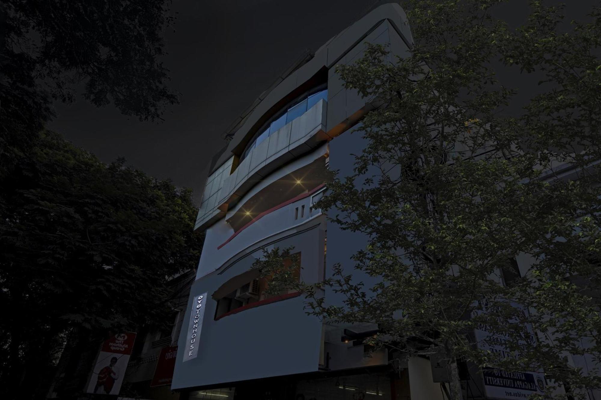 Super Townhouse G Silver Hotels Near Us Biometric Madras Buitenkant foto