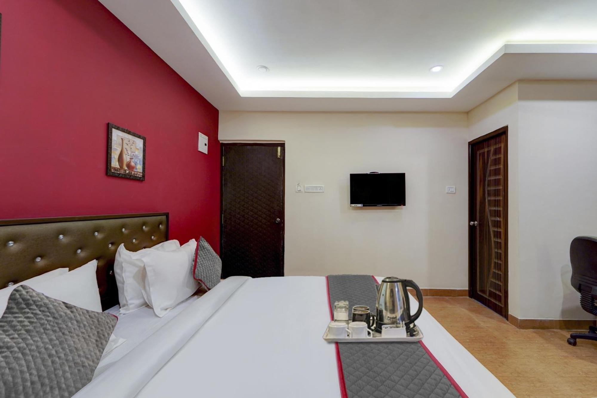 Super Townhouse G Silver Hotels Near Us Biometric Madras Buitenkant foto